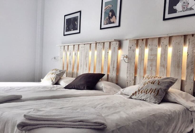 غرفة قياسية ثلاثية, Hostal Ciempozuelos, Cerca Del Parque Warner Y Madrid