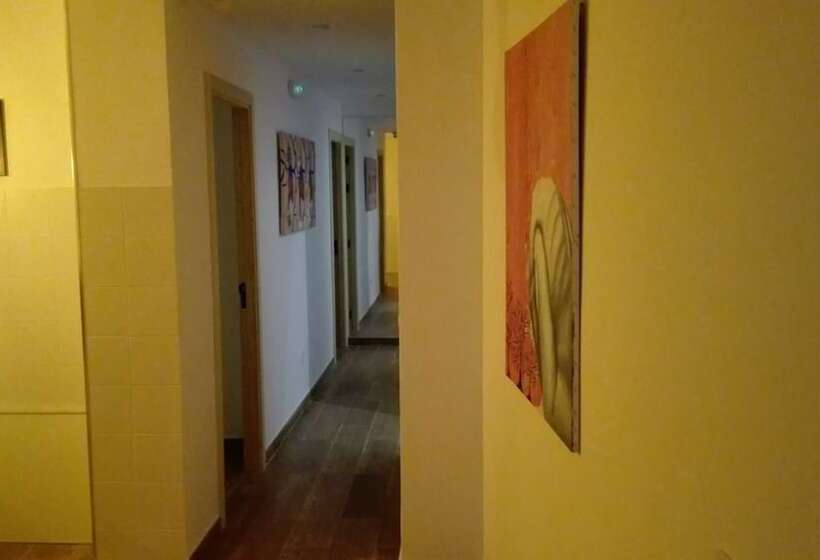 غرفة قياسية ثلاثية, Hostal Ciempozuelos, Cerca Del Parque Warner Y Madrid