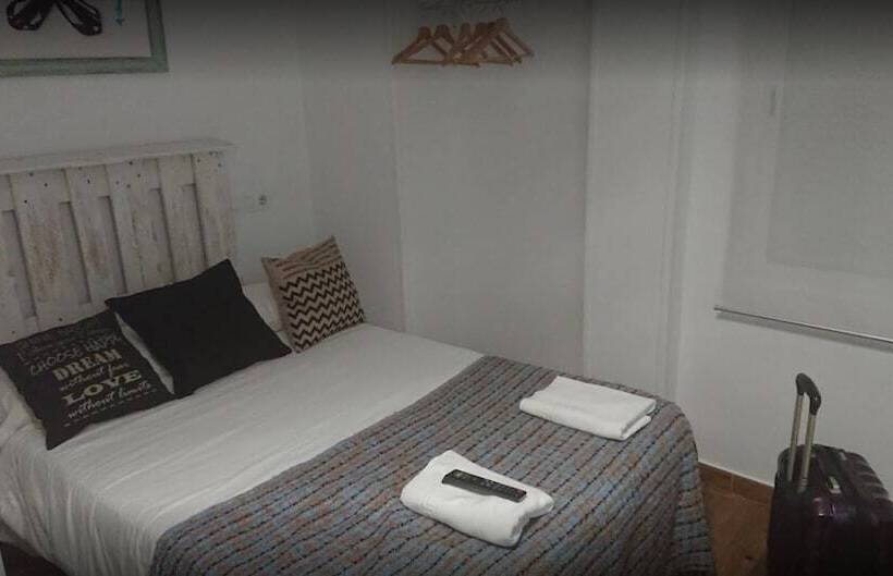 Номер Deluxe, Hostal Ciempozuelos, Cerca Del Parque Warner Y Madrid