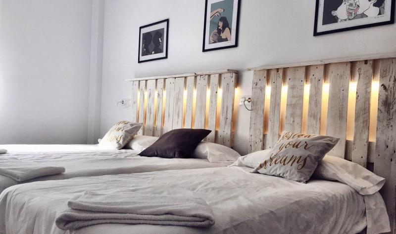 غرفة قياسية ثلاثية, Hostal Ciempozuelos, Cerca Del Parque Warner Y Madrid