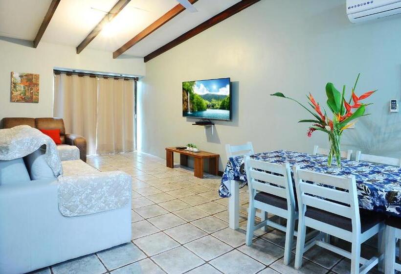 ２ベッドルームアパートメント, Wide Mouth Frog Quepos