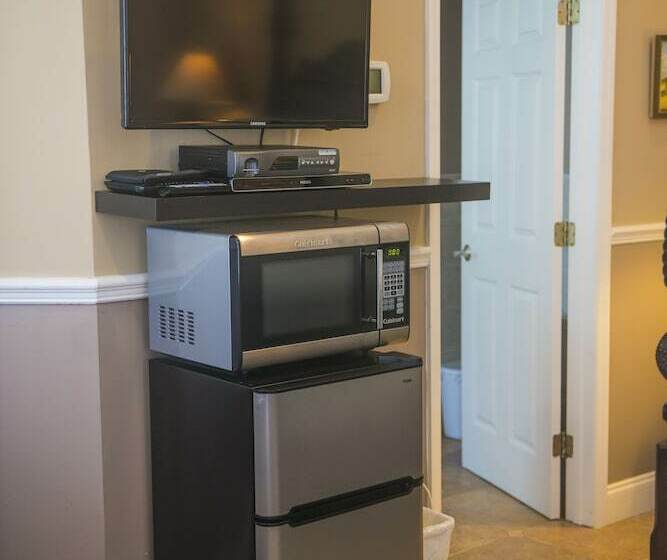 اتاق سوپریور با چشم‌انداز استخر, Shangri La Boutique Bed & Breakfast