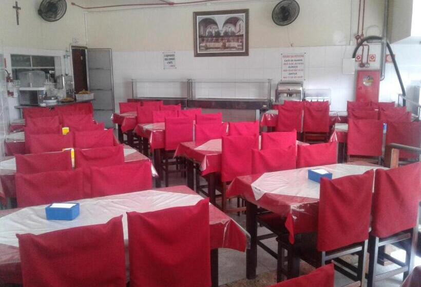 חדר בסיסי לשלושה, Divino Pai Eterno