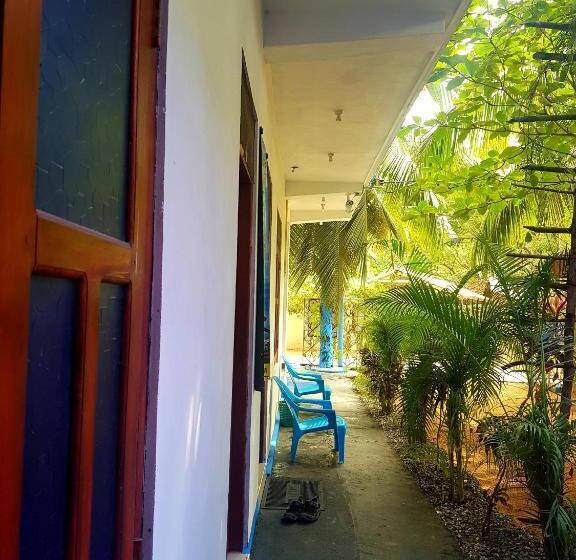 Habitació Triple Estàndard, Natraj Guest House