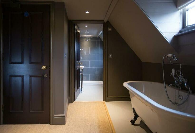 غرفة ديلوكس, The Lion Hotel   Pub & Restaurant