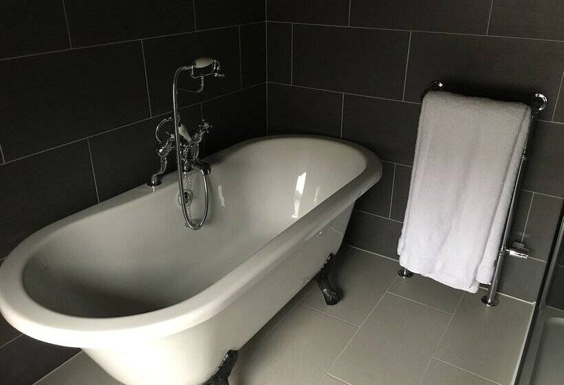 غرفة ديلوكس, The Lion Hotel   Pub & Restaurant