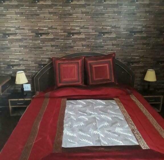 اتاق لوکس, Trimurti Pine Valley Resort