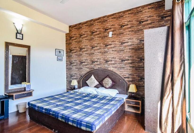 اتاق لوکس, Trimurti Pine Valley Resort