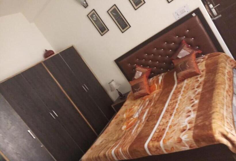 اتاق لوکس, Trimurti Pine Valley Resort