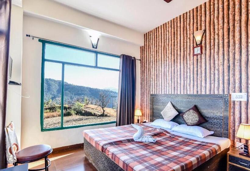 اتاق لوکس سه تخته, Trimurti Pine Valley Resort