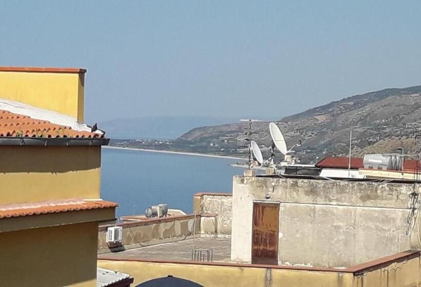 اتاق لوکس با چشم‌انداز شهر, B&b Maia House