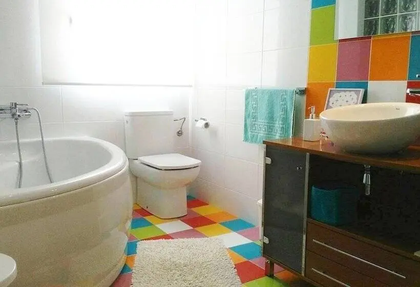 Standard Neljän Hengen Huone, Habitacions Sant Pere Claver