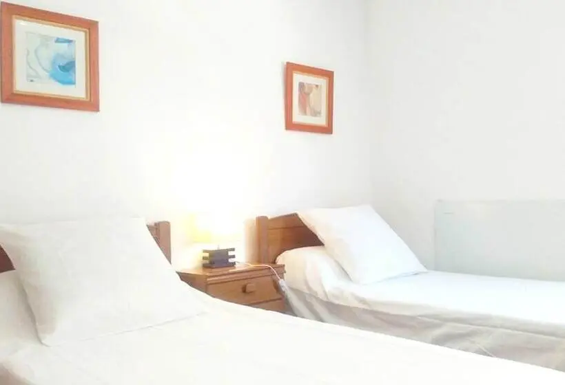 Standard Neljän Hengen Huone, Habitacions Sant Pere Claver