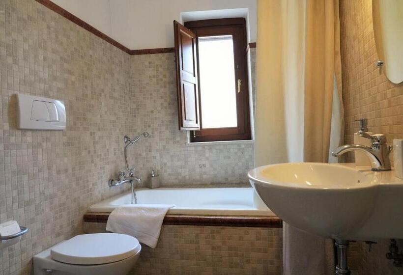 חדר סטנדרט לארבעה, B&b Il Grifone