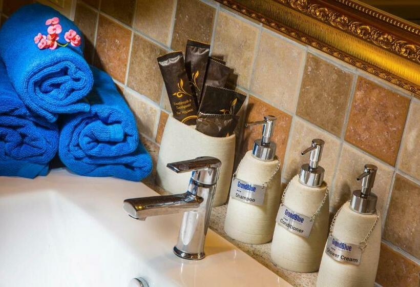 חדר דלוקס עם מרפסת, Grandblue Resort & Beachclub