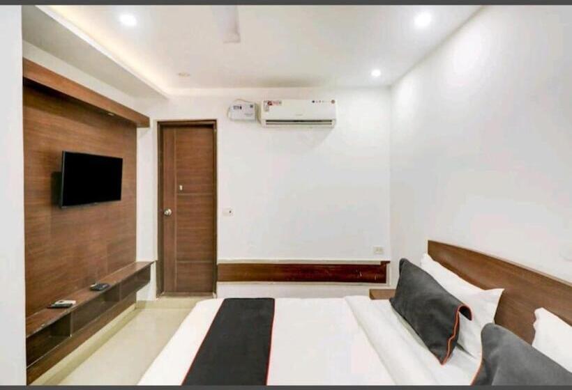 标准三人间, Aravali Inn