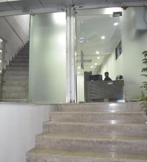 标准三人间, Aravali Inn