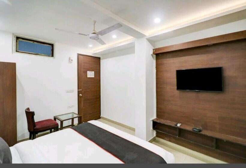 标准三人间, Aravali Inn