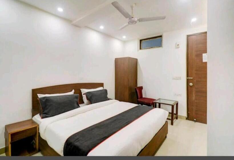 标准三人间, Aravali Inn