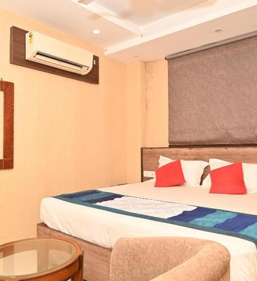 带大床的高级房间, Aravali Inn