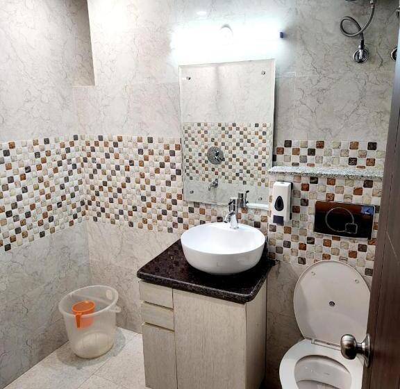 带大床的高级房间, Aravali Inn