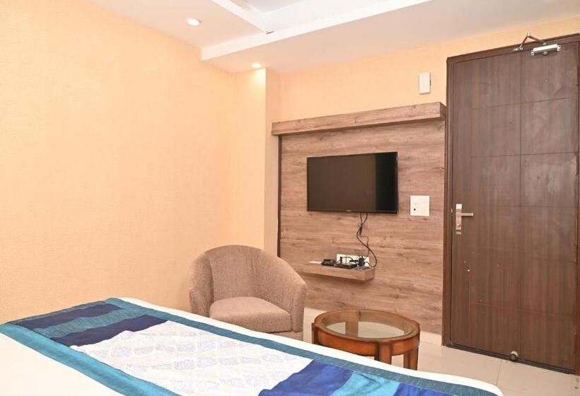 带大床的高级房间, Aravali Inn