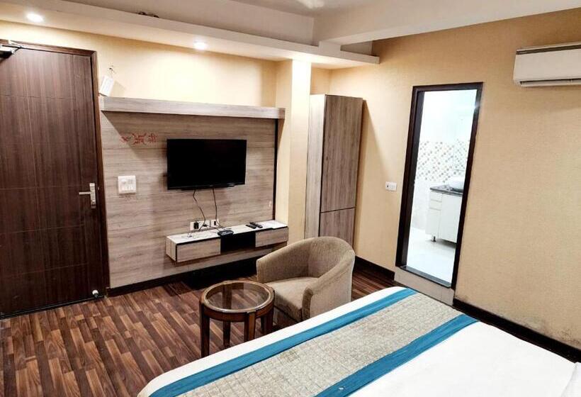 带大床的高级房间, Aravali Inn