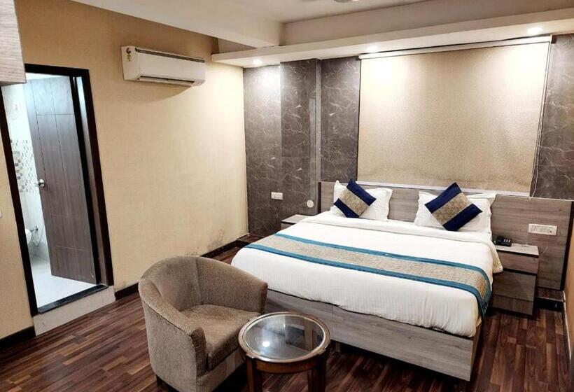 带大床的高级房间, Aravali Inn