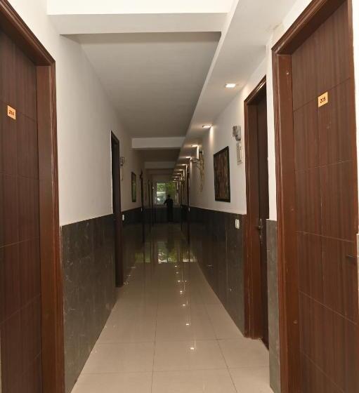 带大床的高级房间, Aravali Inn