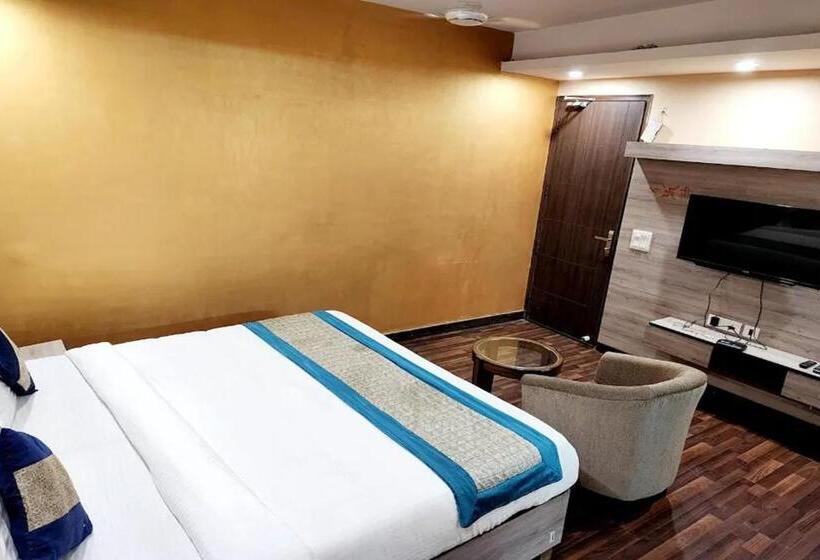 带大床的高级房间, Aravali Inn