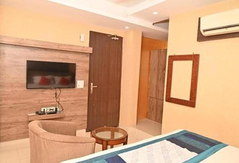 带大床的高级房间, Aravali Inn