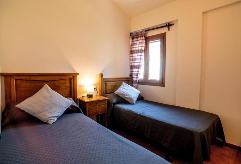 Апартаменты 3 Спальни, Hostal El Guerrer