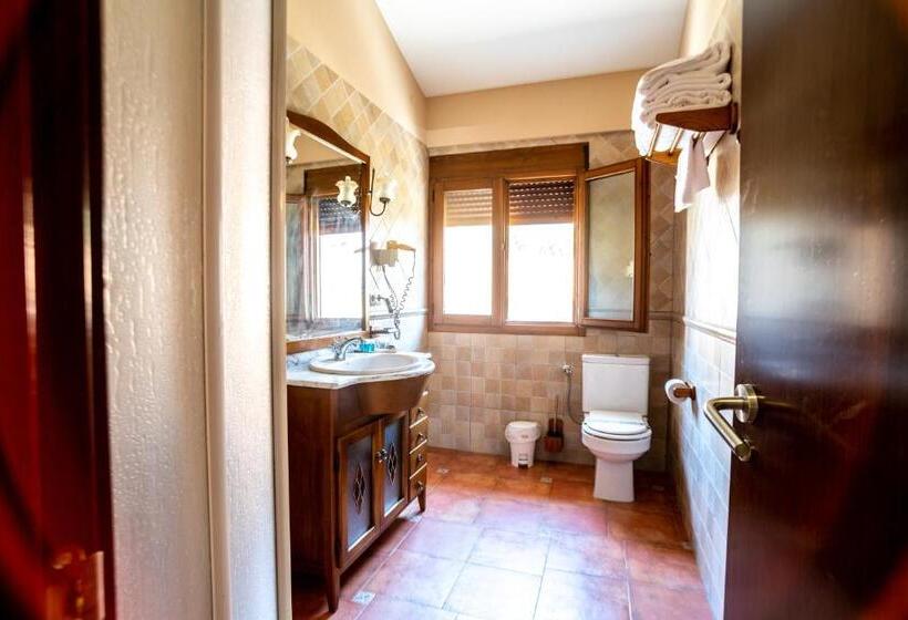 Апартаменты 3 Спальни, Hostal El Guerrer