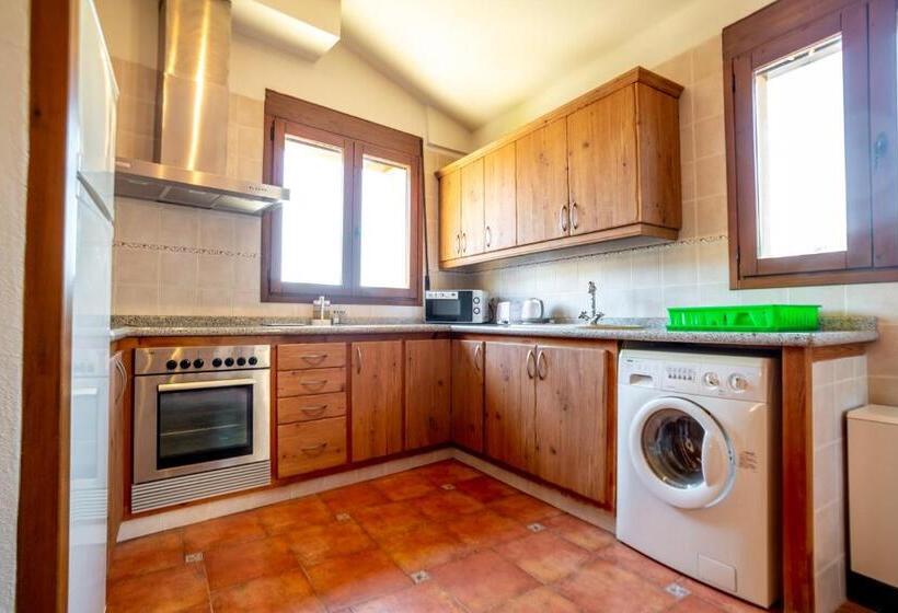 Апартаменты 3 Спальни, Hostal El Guerrer