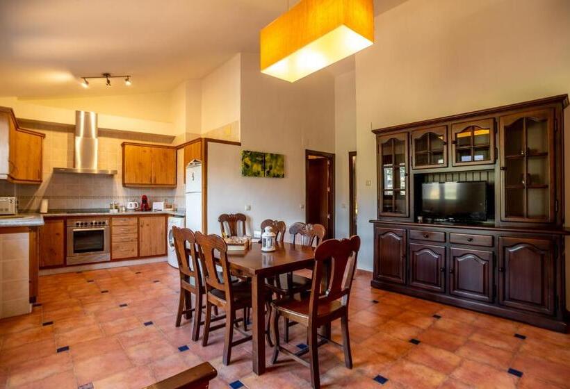 Апартаменты 2 Спальни, Hostal El Guerrer