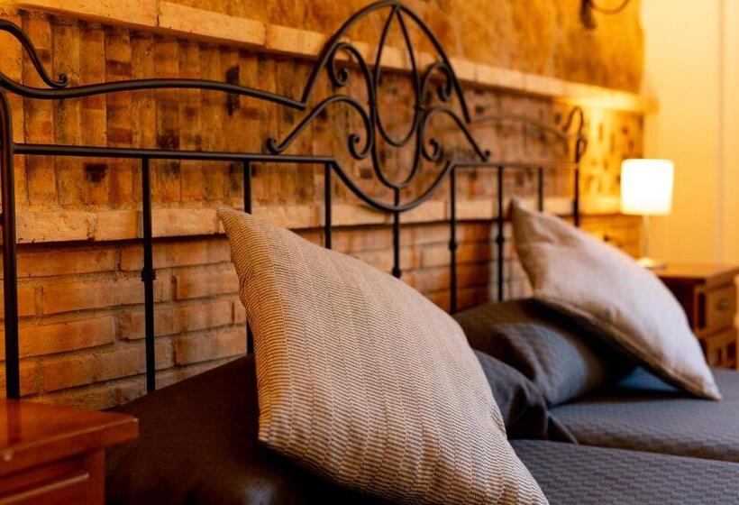 Номер Стандарт Трехместный, Hostal El Guerrer