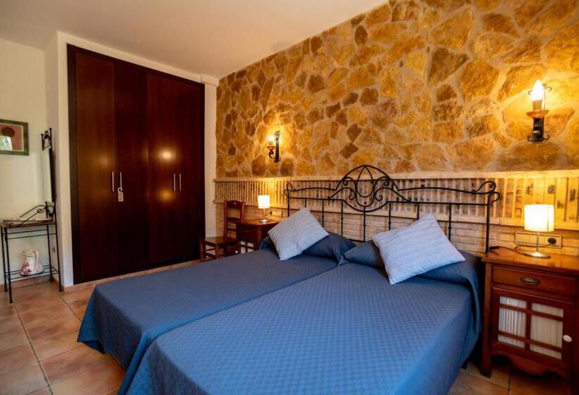 Номер Стандарт Трехместный, Hostal El Guerrer