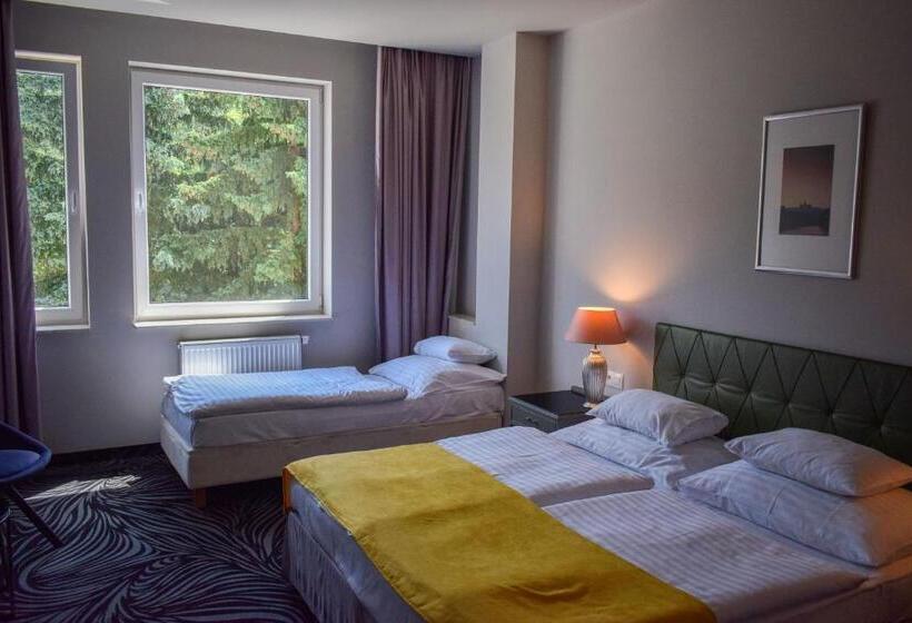 舒适三人间, Parkhotel Carlsbad Inn