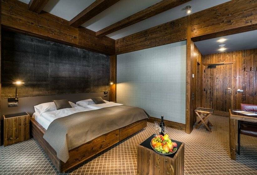 Номер Deluxe, Pošta