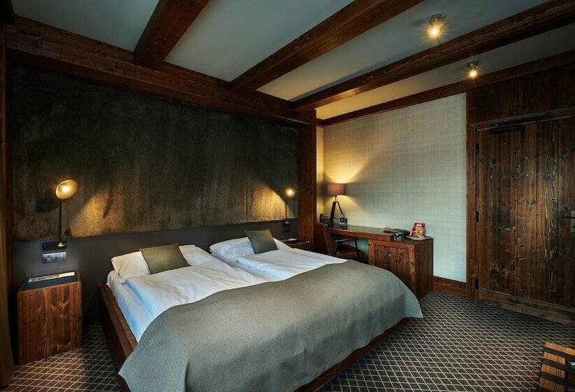 Номер Deluxe, Pošta