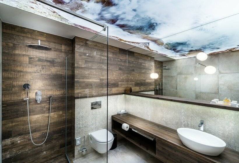 Номер Deluxe, Pošta