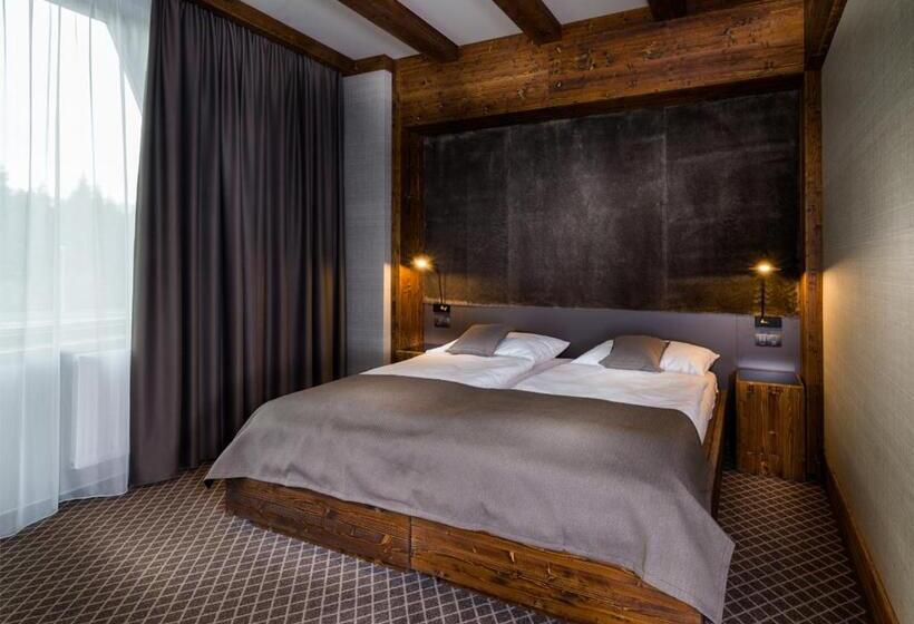 Номер Deluxe, Pošta