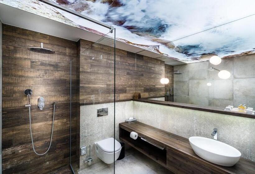 Номер Superior, Pošta