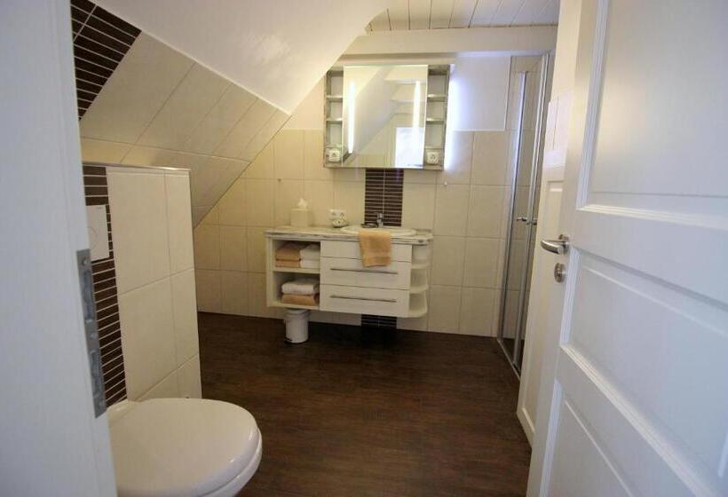 Люкс, Ual öömrang Wiartshüs