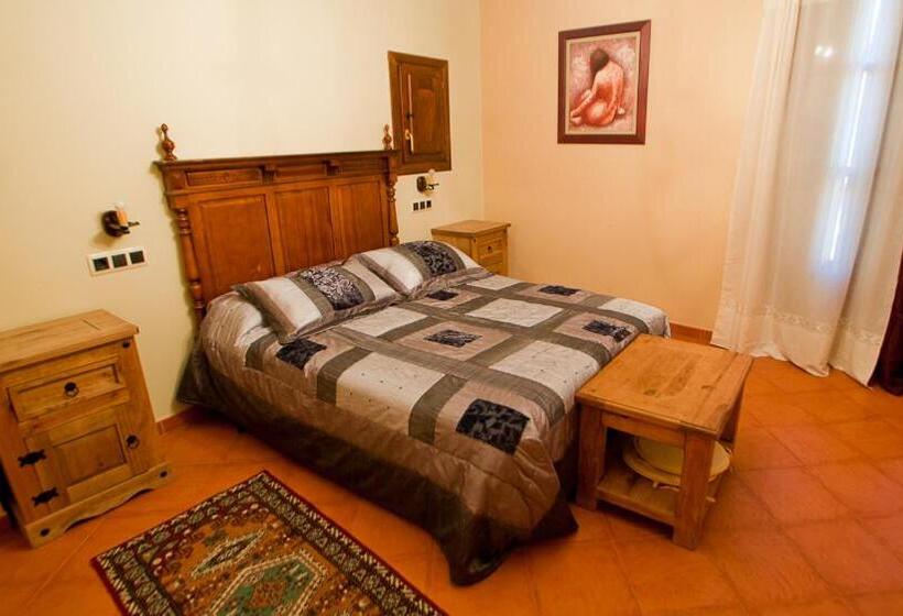 标准三人间, Villa Románica