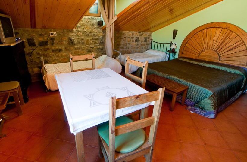 四人标准间, Villa Románica