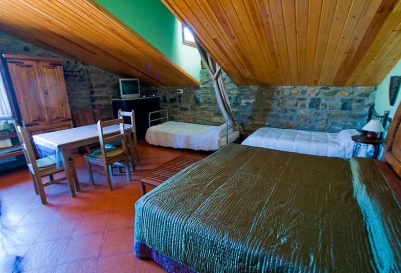 اتاق استاندارد چهار تخته, Villa Románica