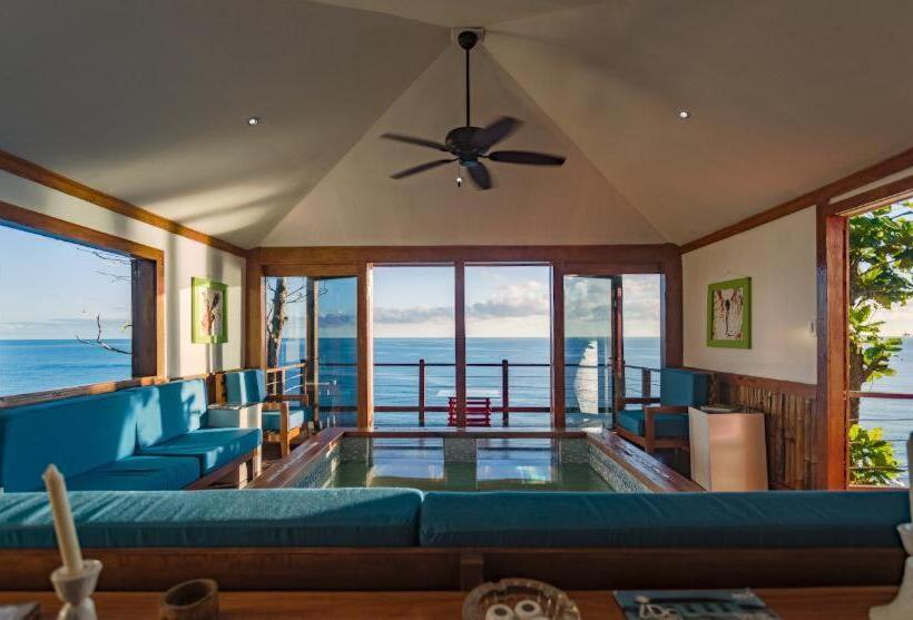 کلبه ییلاقی, The Sea Cliff Hotel Resort & Spa