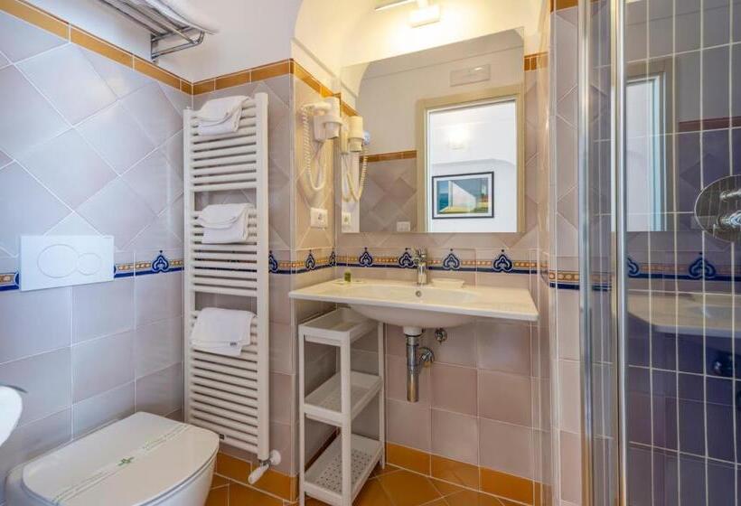 חדר דלוקס עם מרפסת נוף לים, Albadamare Boutique