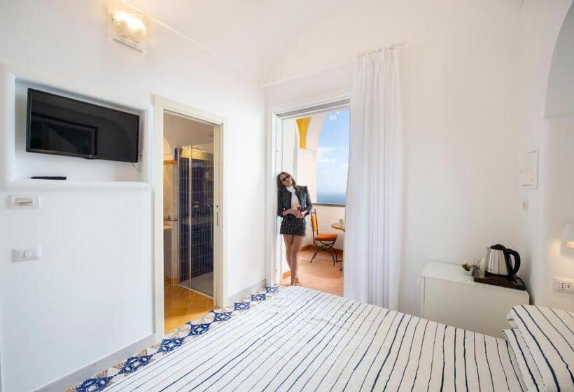 חדר דלוקס עם מרפסת נוף לים, Albadamare Boutique